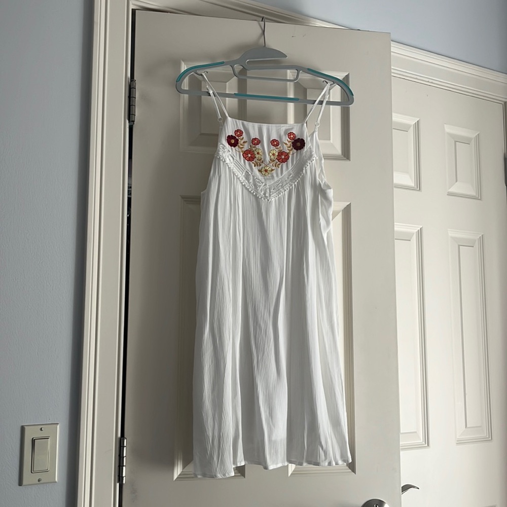 Never worn white dress with floral embroidery. Jun & Ivy brand